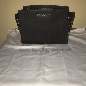 Micheal Kors Selma medium leather crossbody